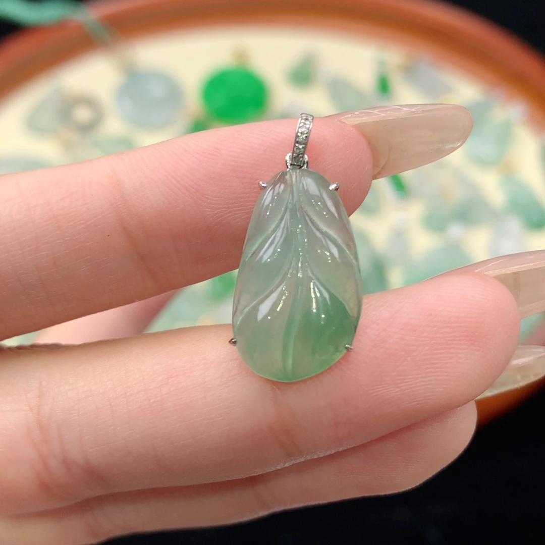 颈饰18K金镶嵌翡翠天然缅甸A货翡翠叶子