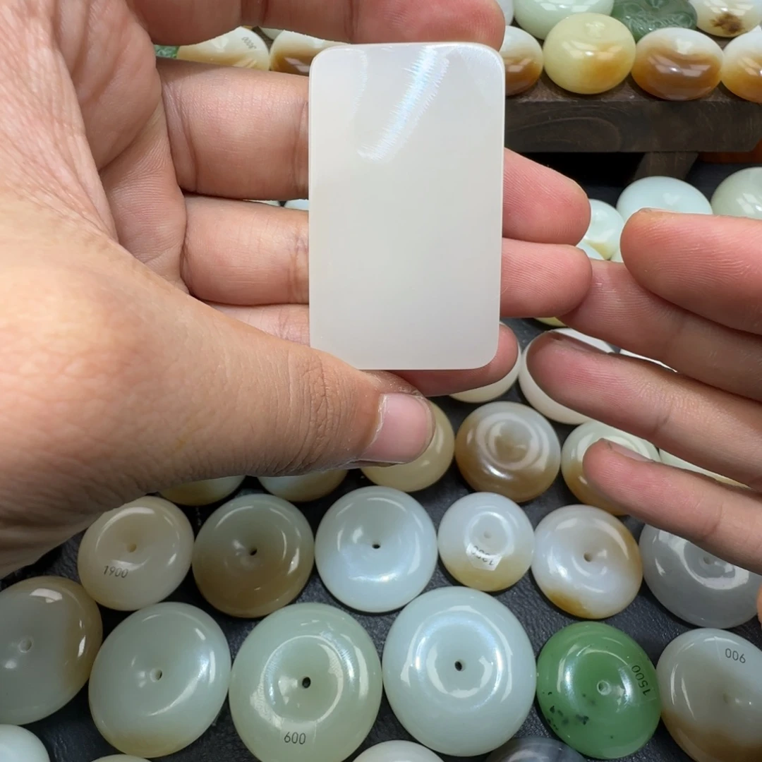 和田玉（糖玉）未镶嵌颈饰