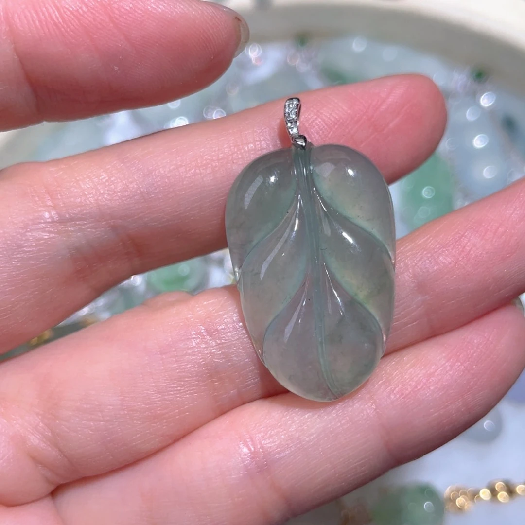 翡翠颈饰18K金镶嵌翡翠