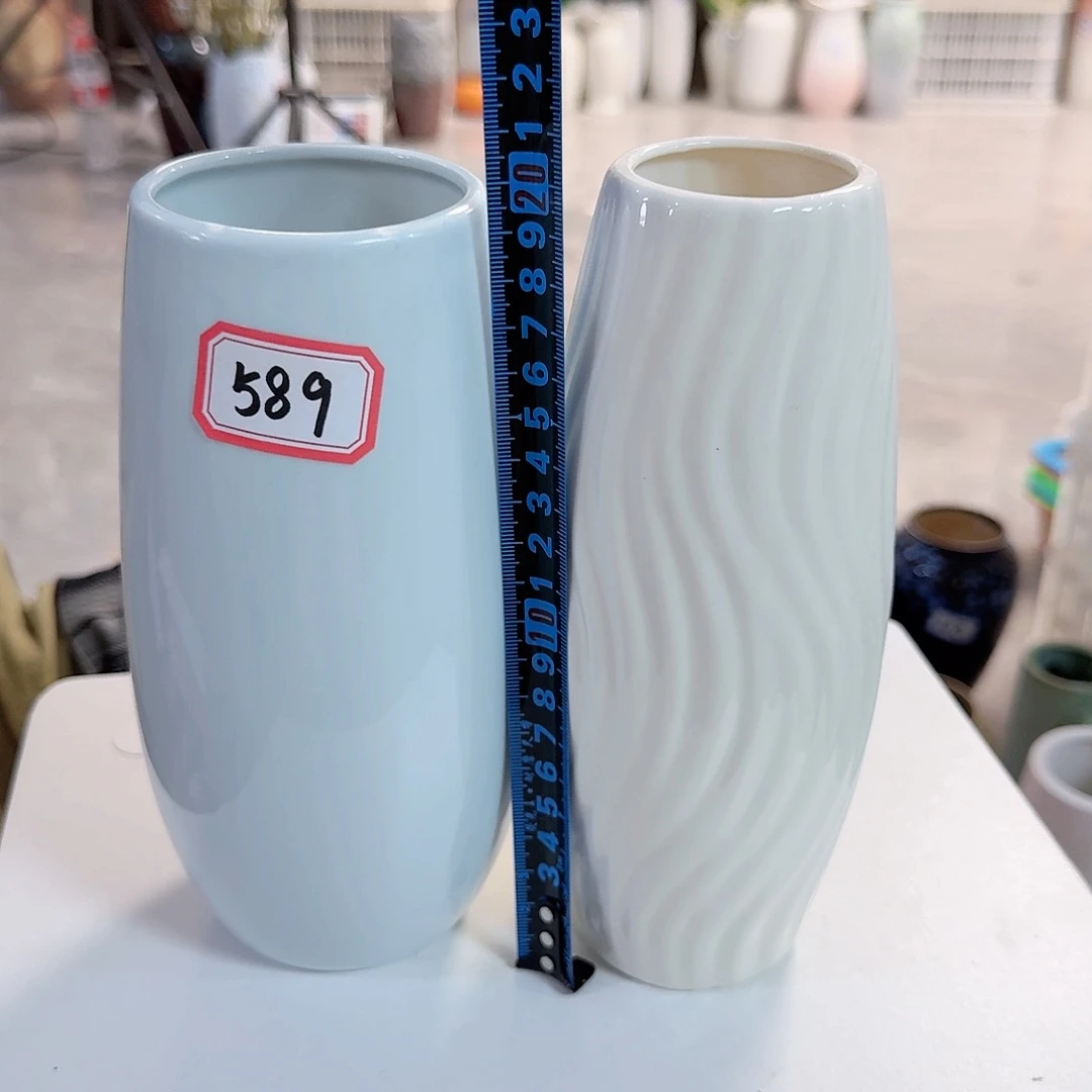 589号一对陶瓷20厘米瑕疵
