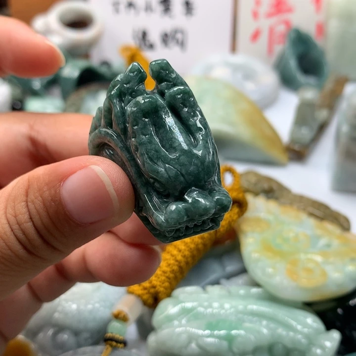 翡翠未镶嵌颈饰保真天然A货翡翠