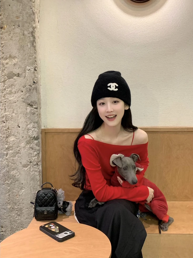 简约气质显瘦红色露肩长袖上衣洋气休闲百搭宽松阔腿长裤时尚套装