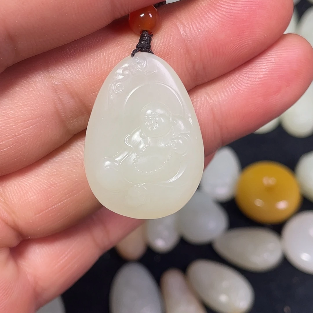 不***年和田玉未镶嵌颈饰吊坠