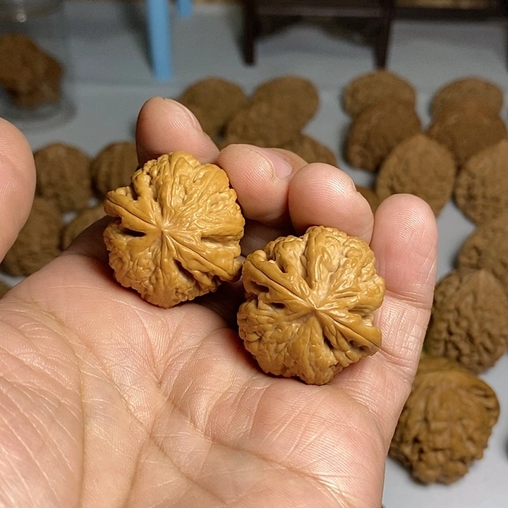 文玩核桃把件爱*有33尺，粗筋