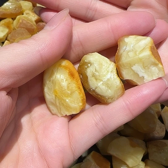 定制琥珀未镶嵌大*蜜蜡
