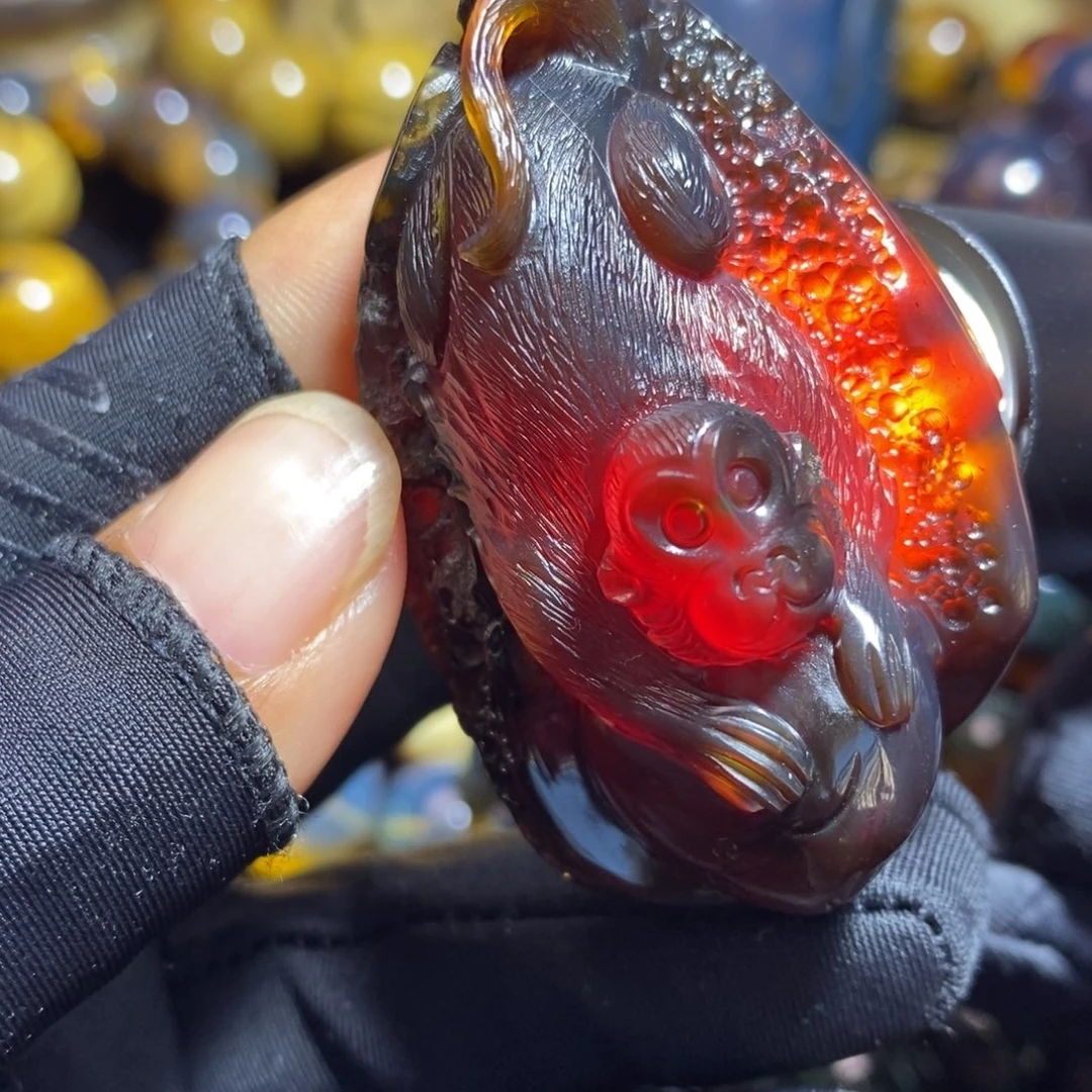 琥珀未镶嵌裸石……