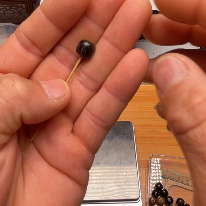 树脂只买单纯的吊坠，没带链子，属的性质。0.55