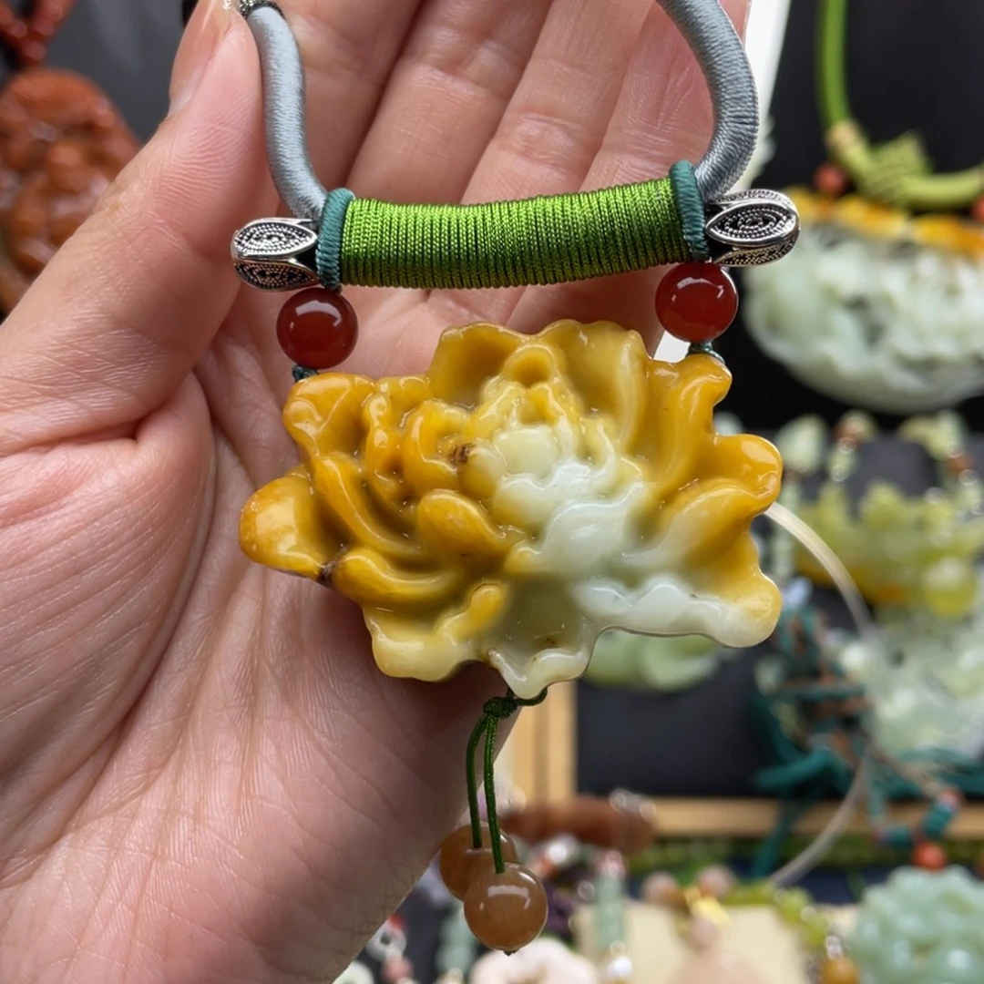 蛇纹石玉未镶嵌颈饰