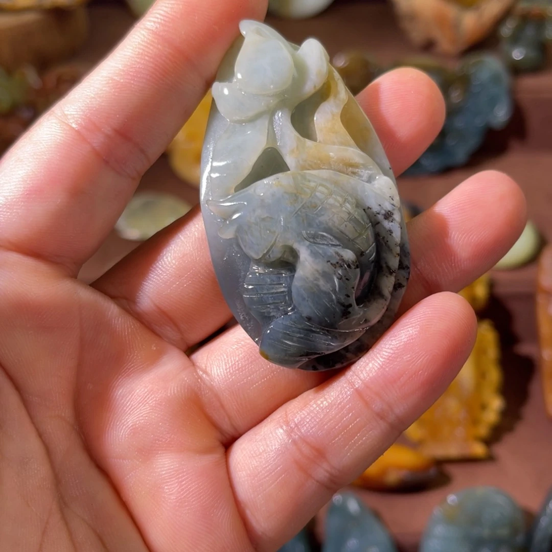 蛇纹石玉未镶嵌颈饰