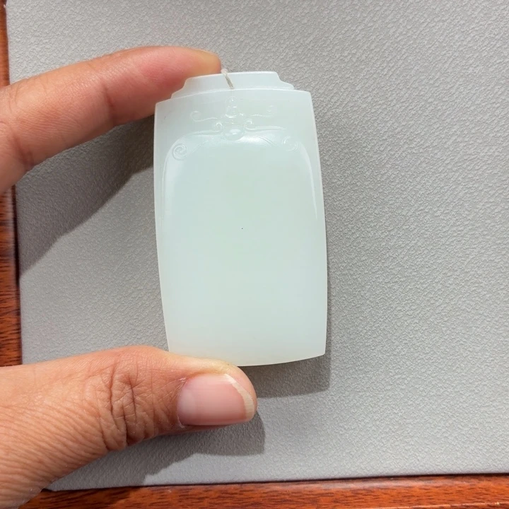 枫***府和田玉未镶嵌颈饰