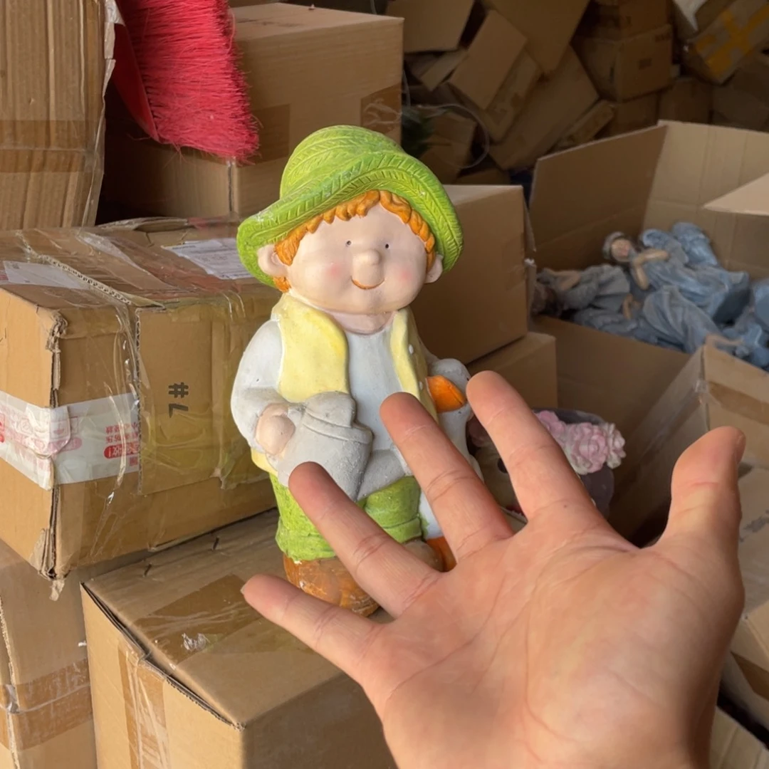 【闪购商品】氧化镁拿水壶小男孩摆件