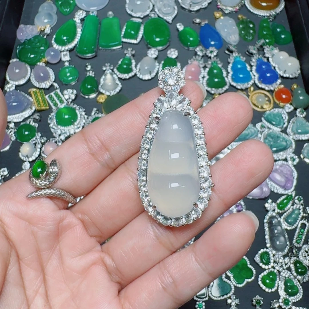 吊坠(不含链)未镶嵌翡翠