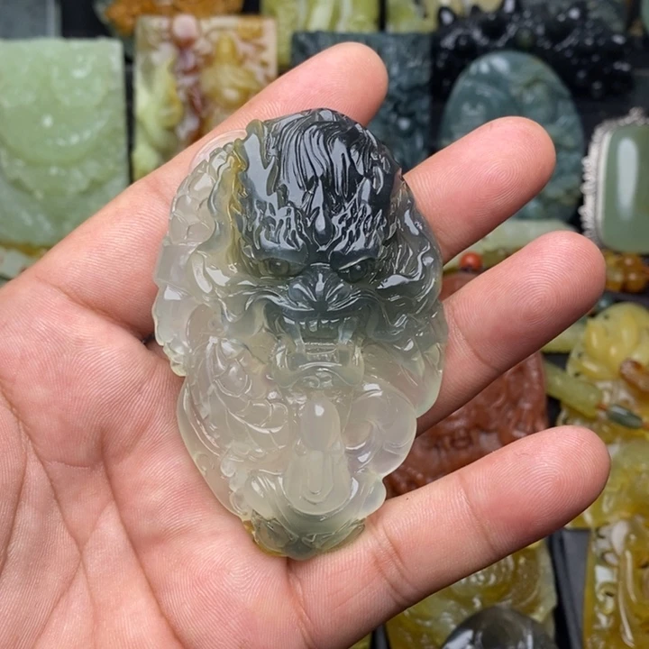 孙***灵蛇纹石玉未镶嵌颈饰