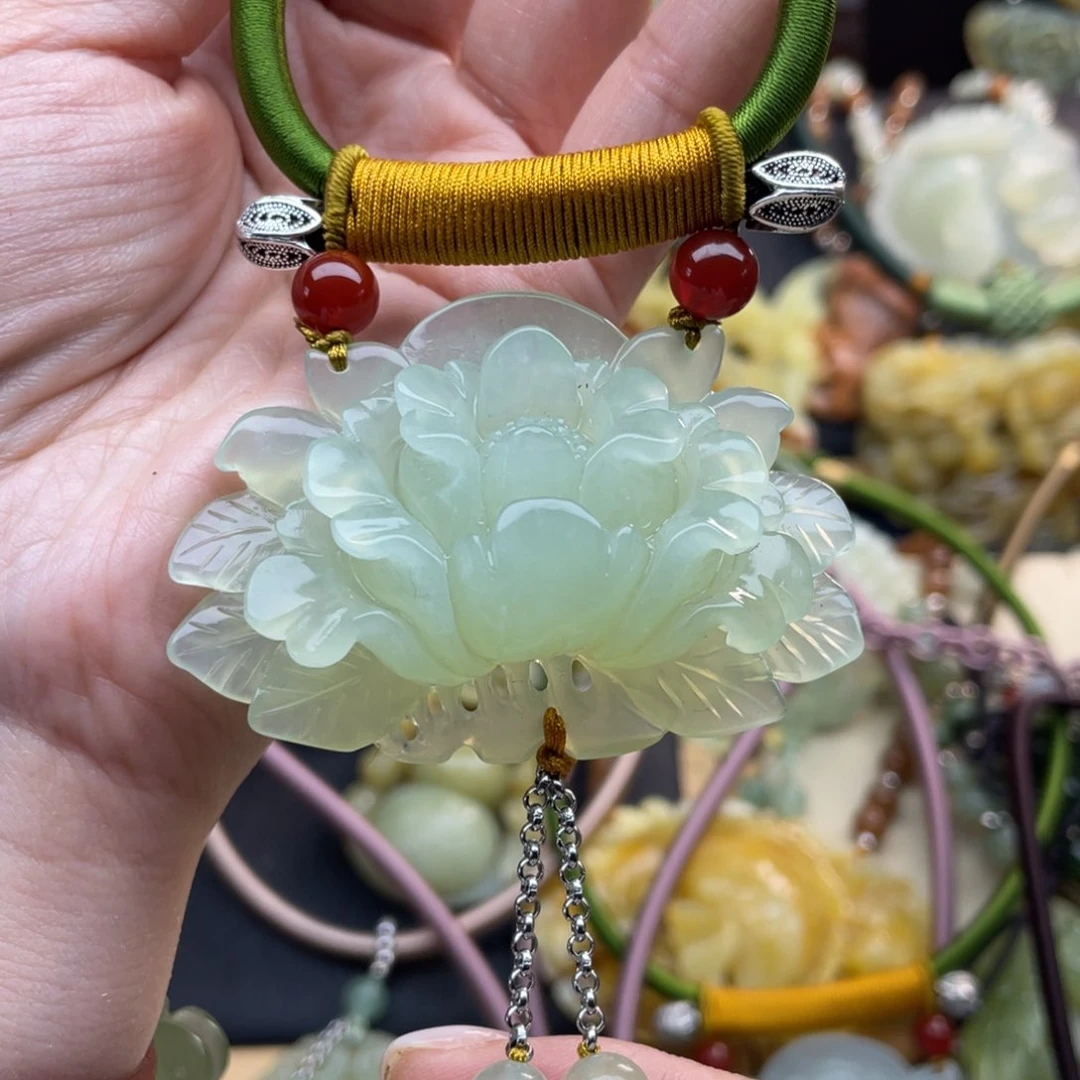 蛇纹石玉颈饰未镶嵌