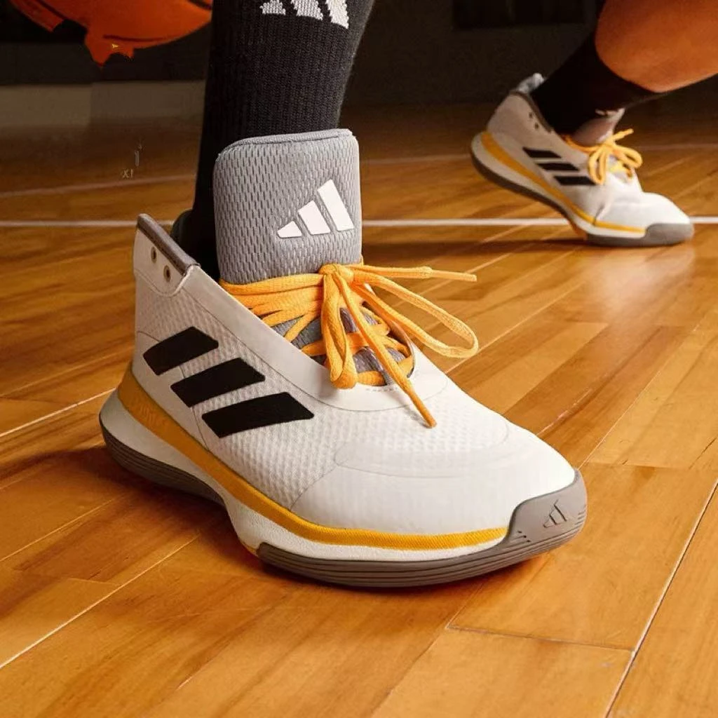 Adidas阿迪达斯篮球鞋 Bounce Legends 男子中帮实战篮球鞋IE7847