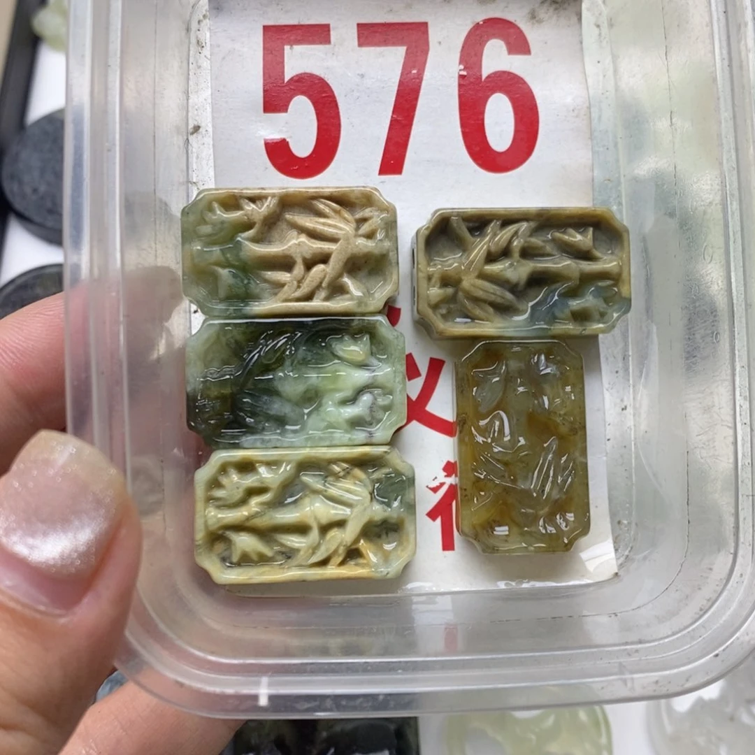 透闪石-蛇纹石玉未镶嵌挂坠