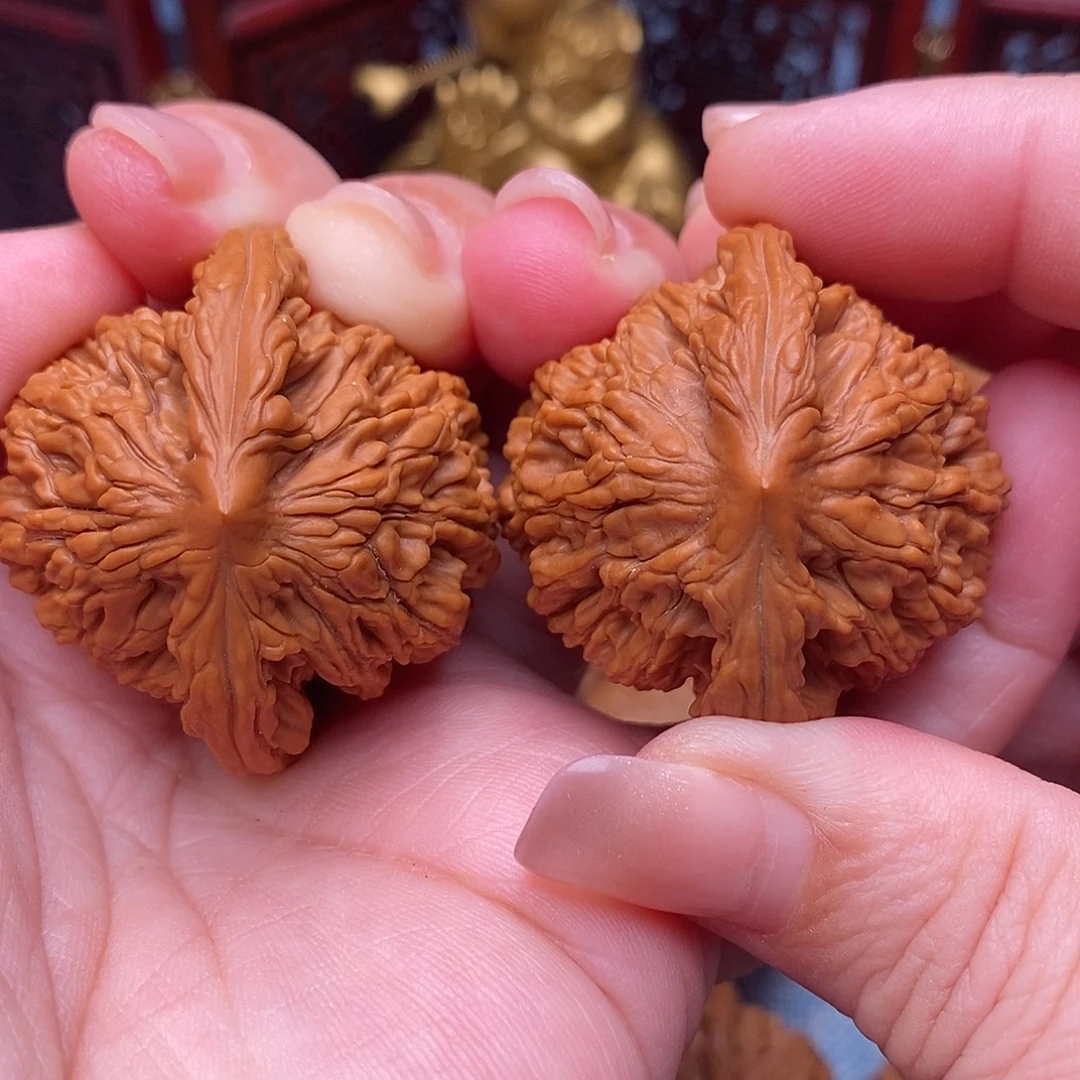 李***于文玩核桃把件40.9全虎头