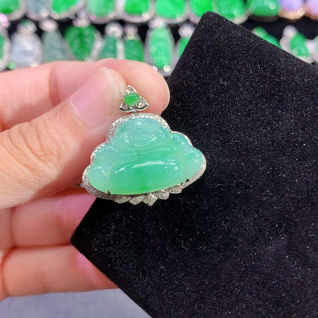 翡翠18K金镶嵌颈饰