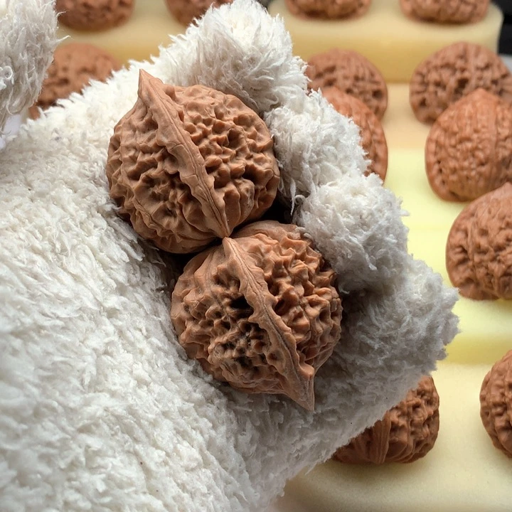 文玩核桃吊坠红星虎