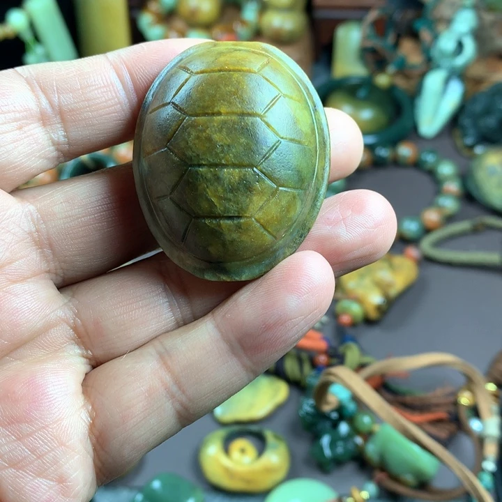 吊坠(赠链)未镶嵌岫岩河磨玉（透闪石质玉）雲****