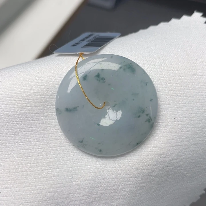 翡翠未镶嵌颈饰平安扣