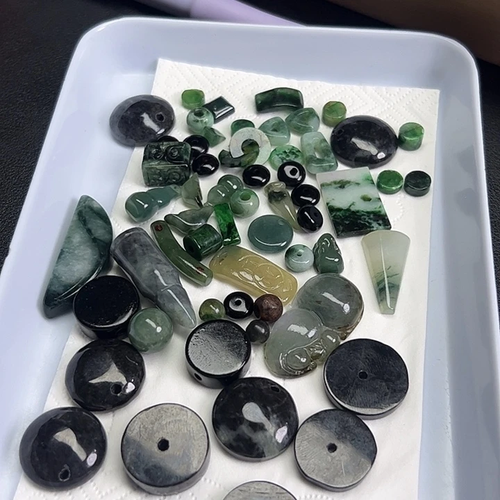 青***房翡翠未镶嵌颈饰天然翡翠