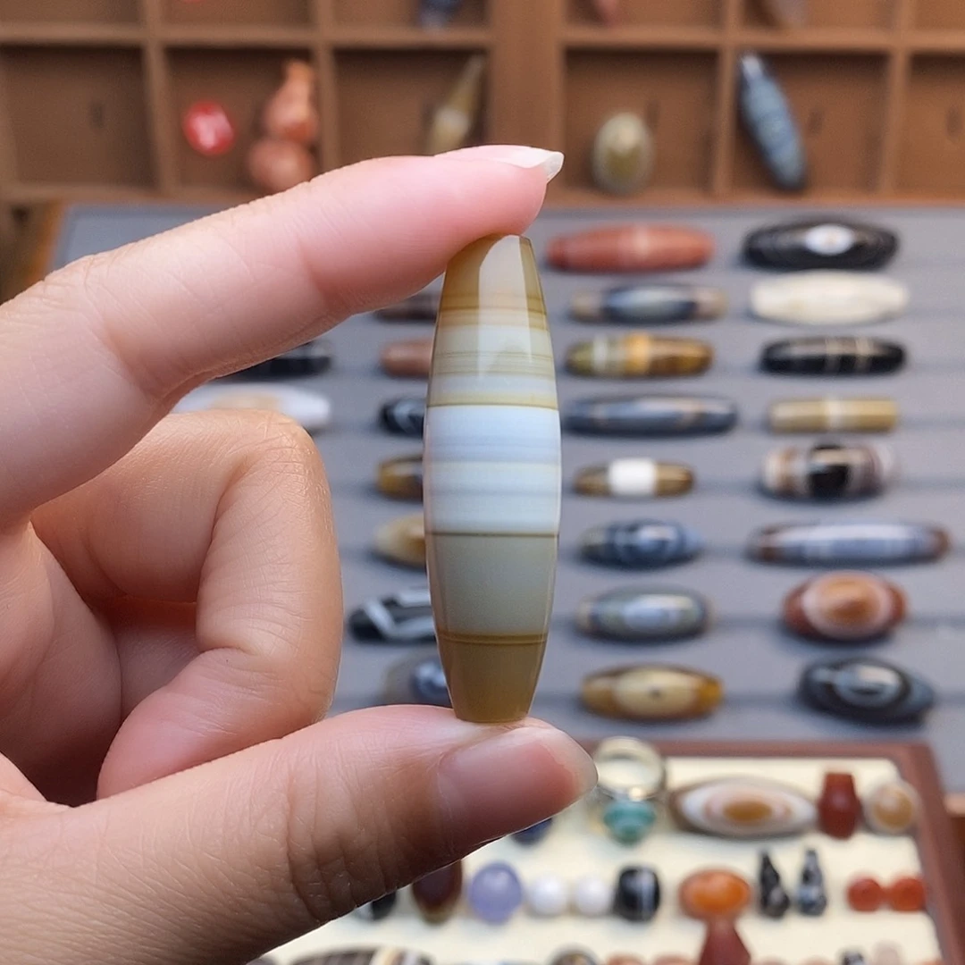 玛瑙/玉髓颈饰未镶嵌静**鼎