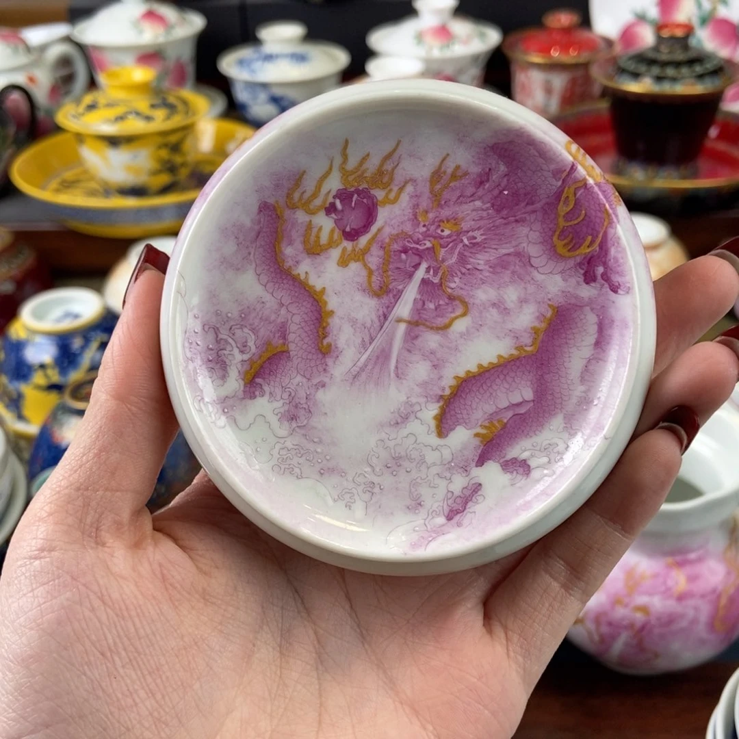 陶瓷艺术家的作品是一