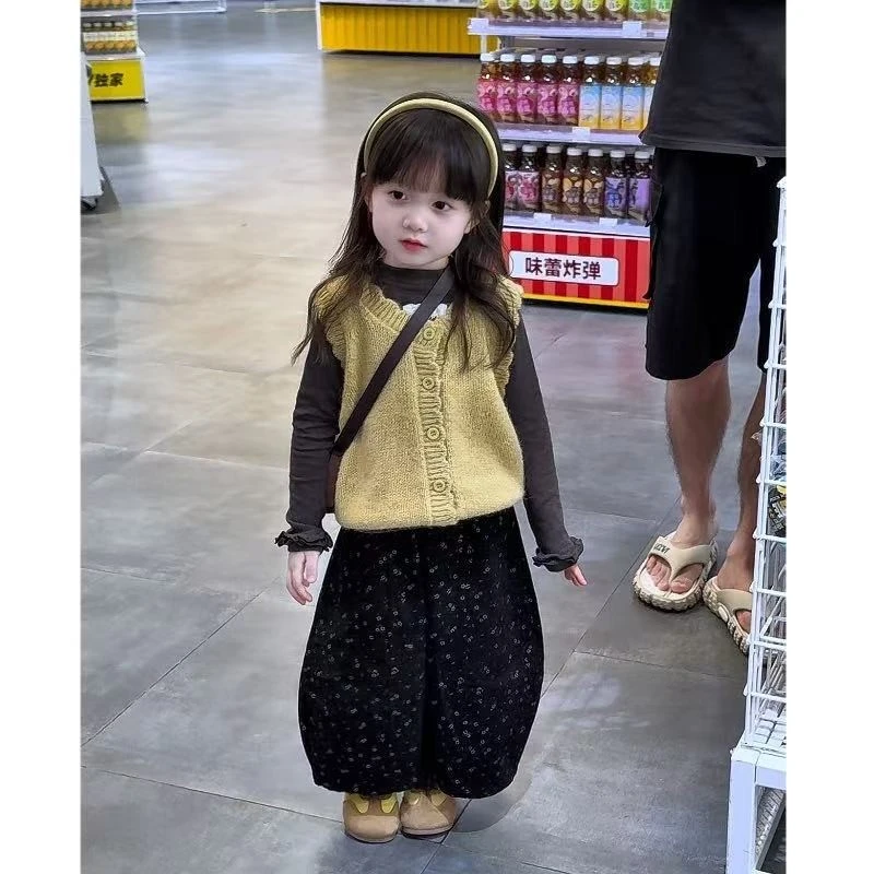 韩国童装2025秋装新款小女宝可爱显白黄色针织马甲花边T恤三件套