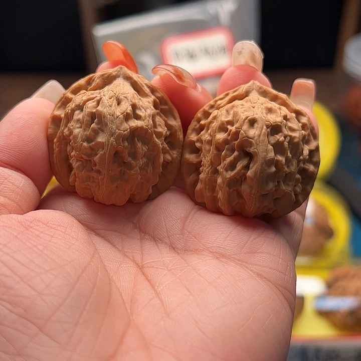 文玩核桃吊坠三角白 全品