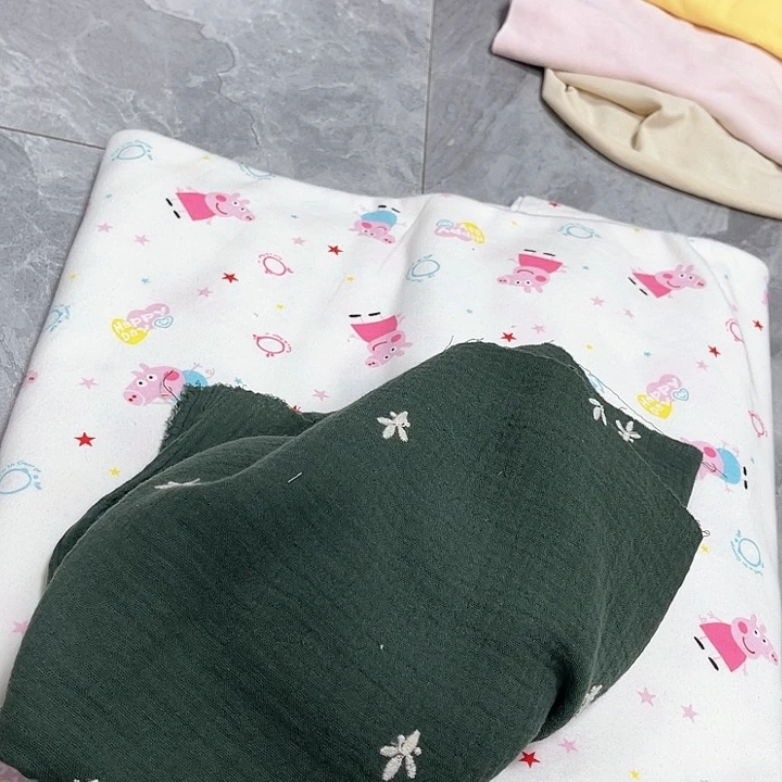 聚酯纤维墨绿双层纱绣花2米