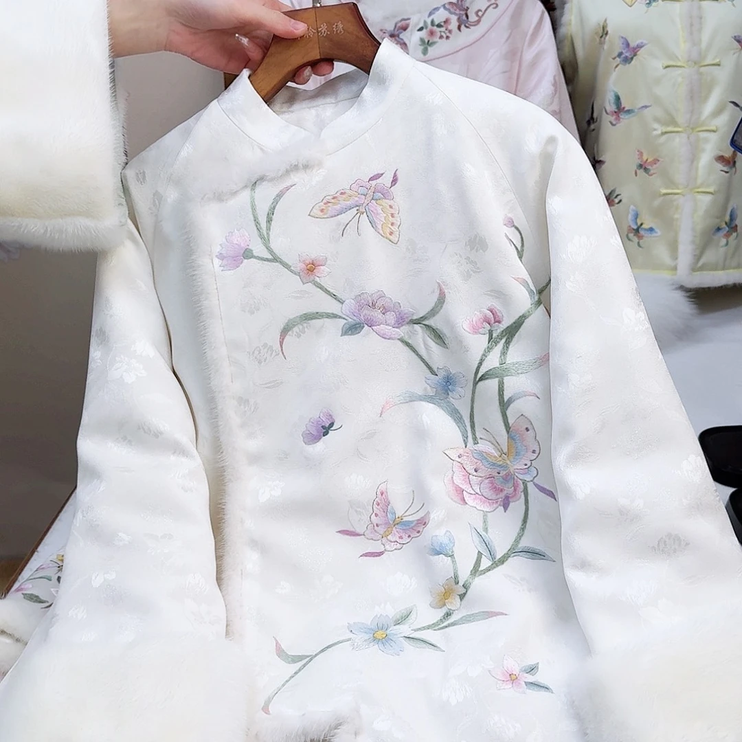 织绣真丝白色正绢琵琶襟棉服