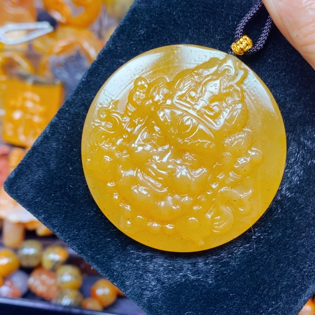 未镶嵌石英质玉（黄龙玉）颈饰