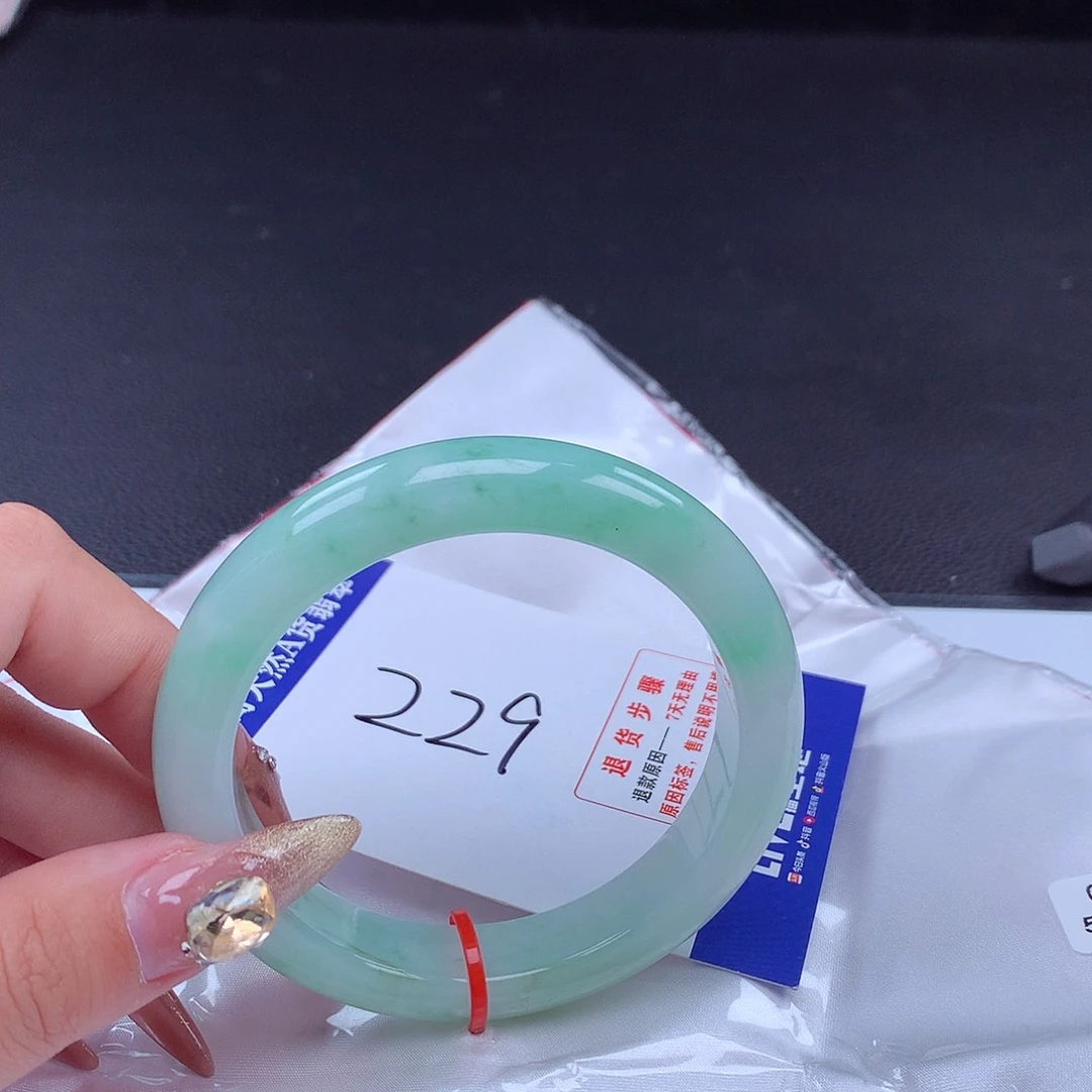 翡翠手镯未镶嵌手镯001376