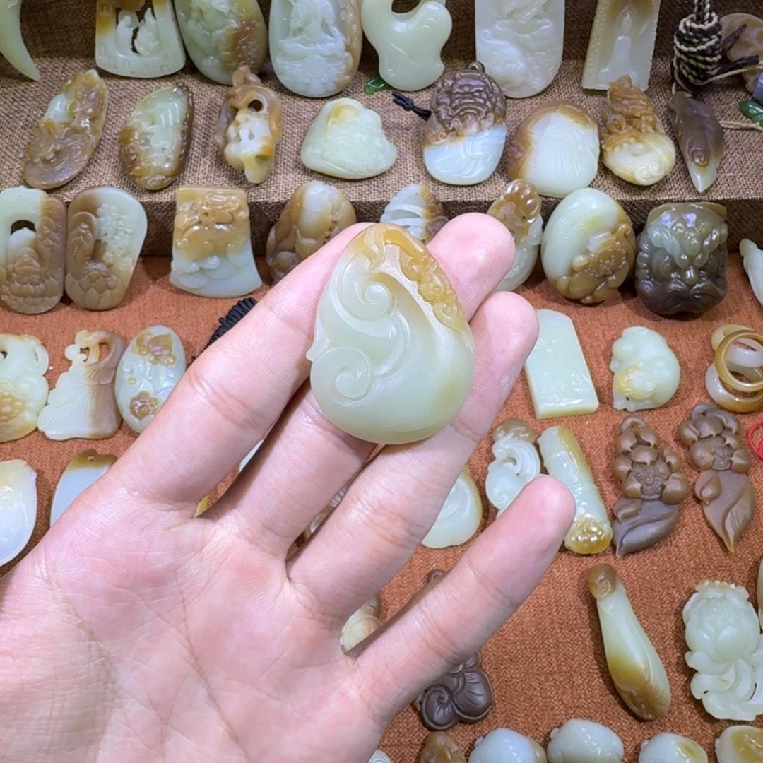 和田玉未镶嵌颈饰