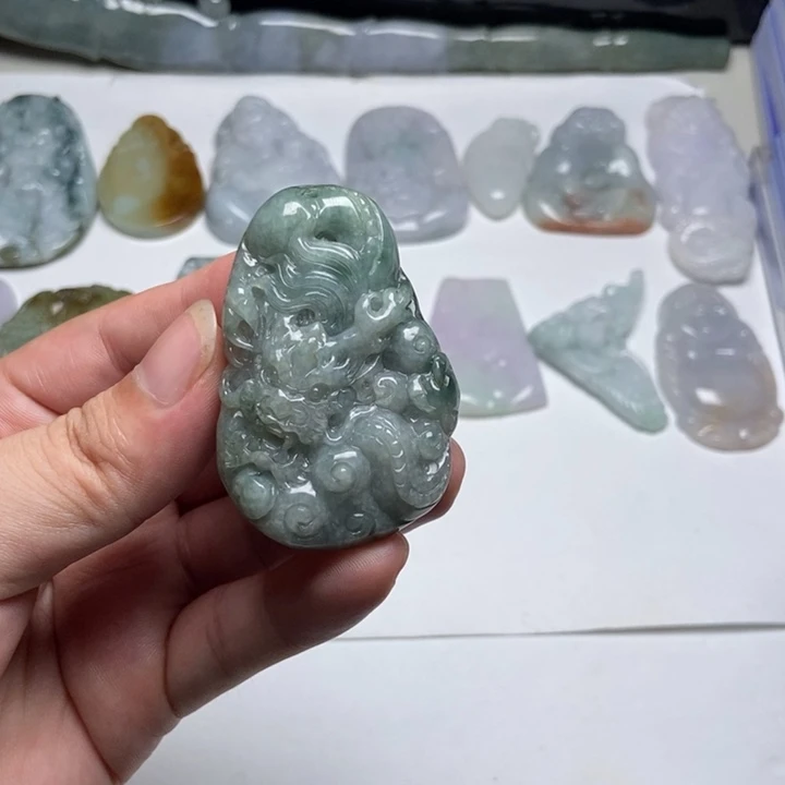 翡翠未镶嵌颈饰龙牌25