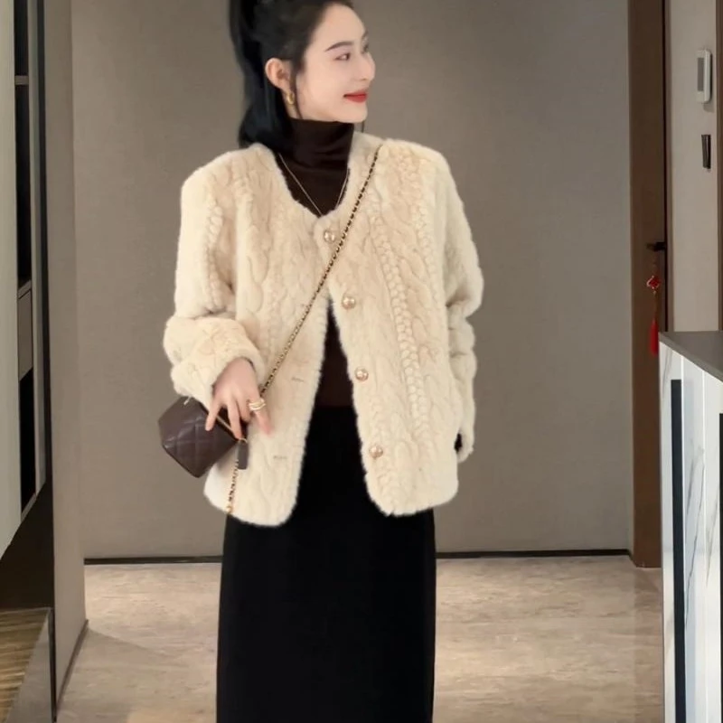 早秋新款女装感小香加厚羊羔毛绒短款外套女冬季新款宽松百搭