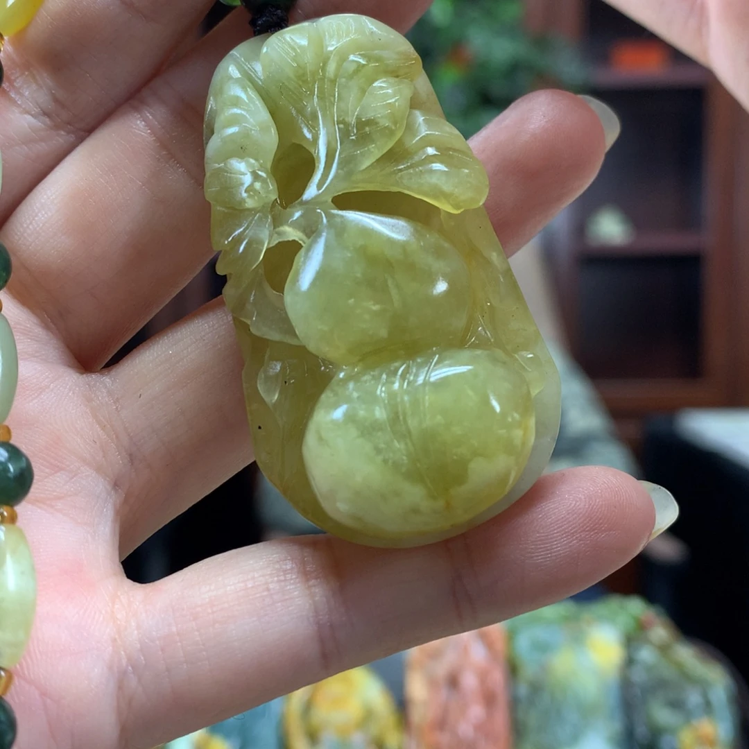 未镶嵌蛇纹石玉颈饰