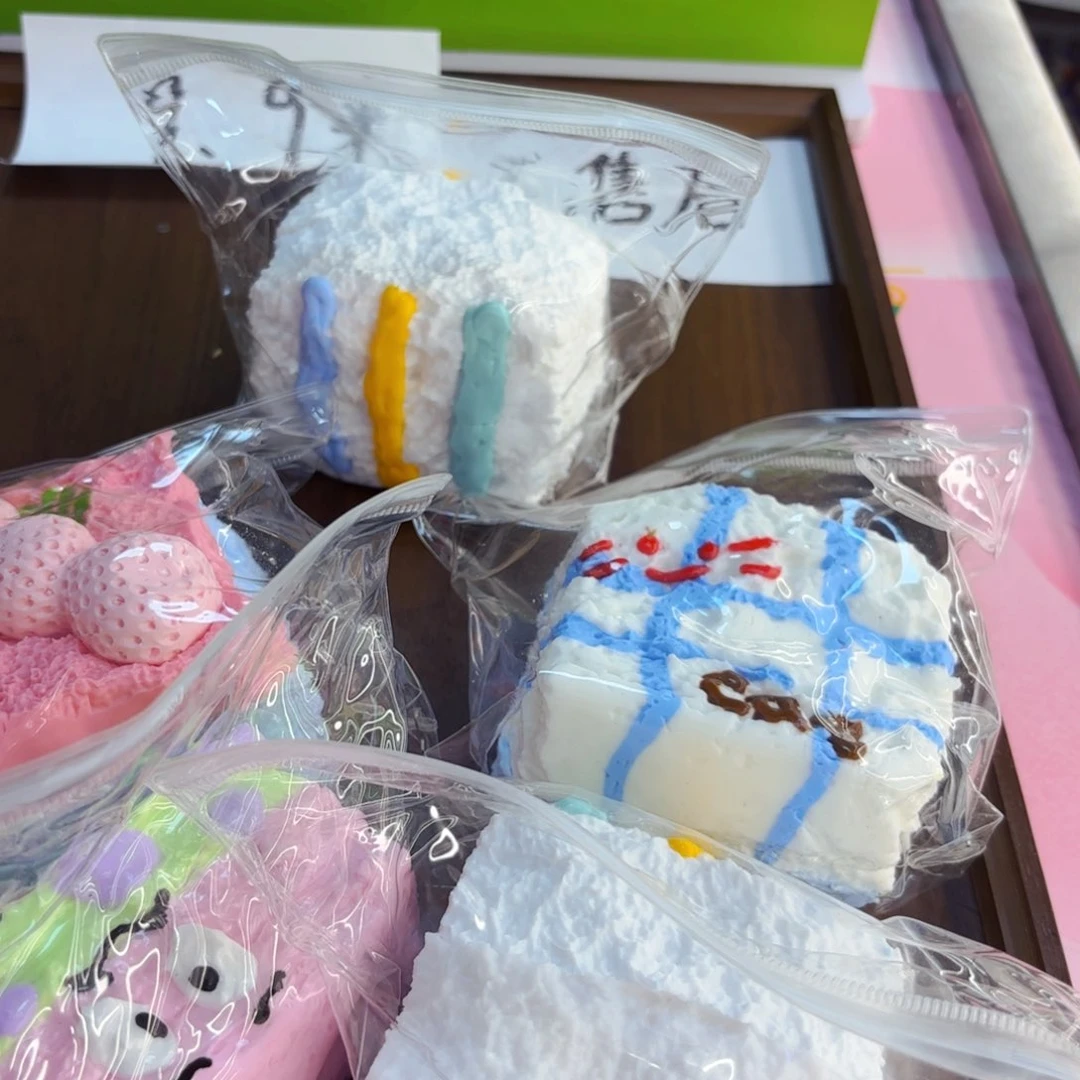 硅胶随机发一个9.99介意勿拍，0018