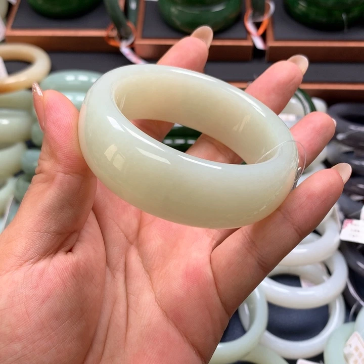 【闪购商品】未镶嵌手镯和田玉