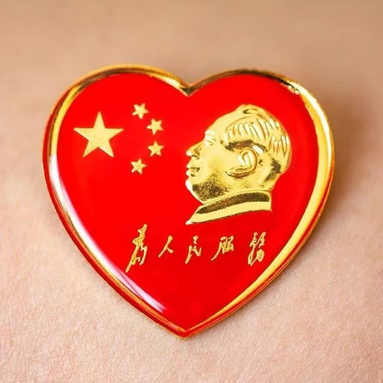 合金胸针 新款毛主席像章爱心型徽章红色桃心纪念章胸针高档时尚