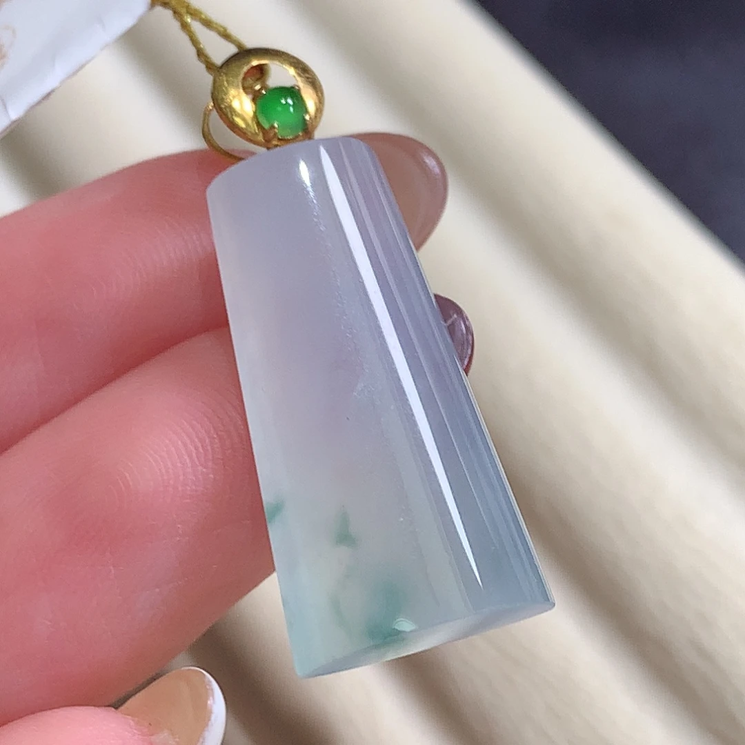 翡翠18K金镶嵌颈饰无事柱