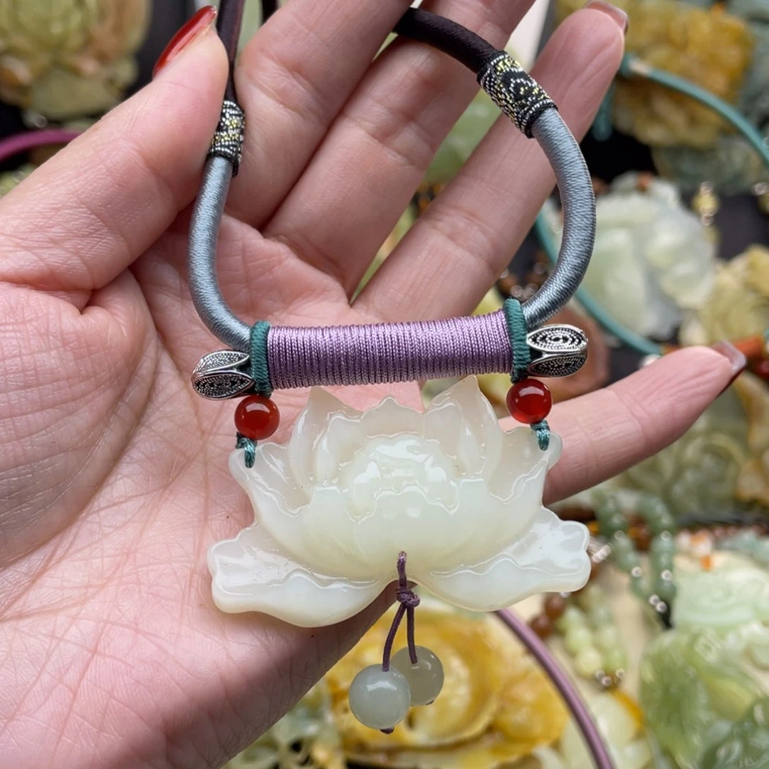 蛇纹石玉颈饰未镶嵌