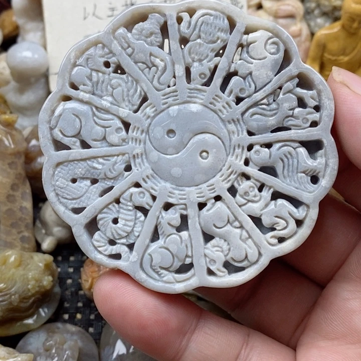 颈饰未镶嵌硅化珊瑚（珊瑚玉）