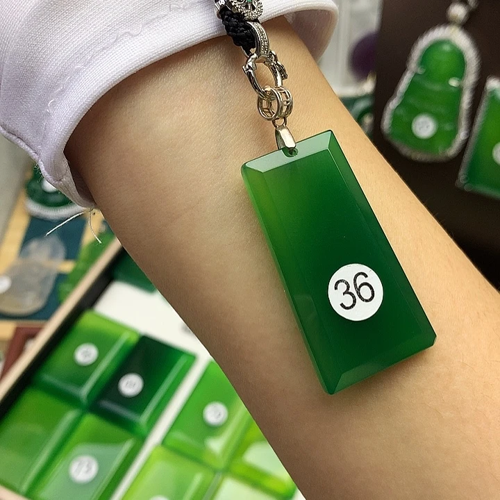 玛瑙/玉髓未镶嵌吊坠