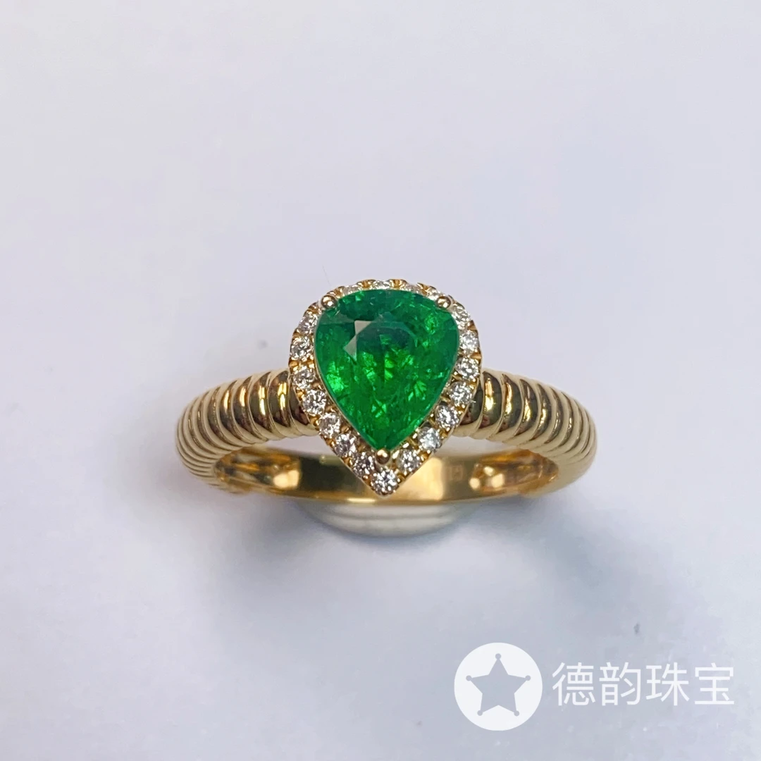 18K金镶嵌石榴石（沙弗莱）戒指