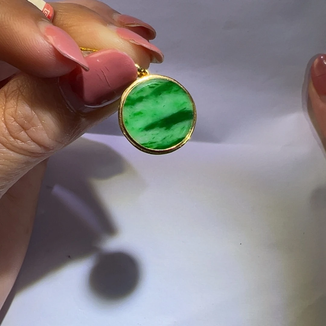 翡翠颈饰18K金镶嵌吊坠