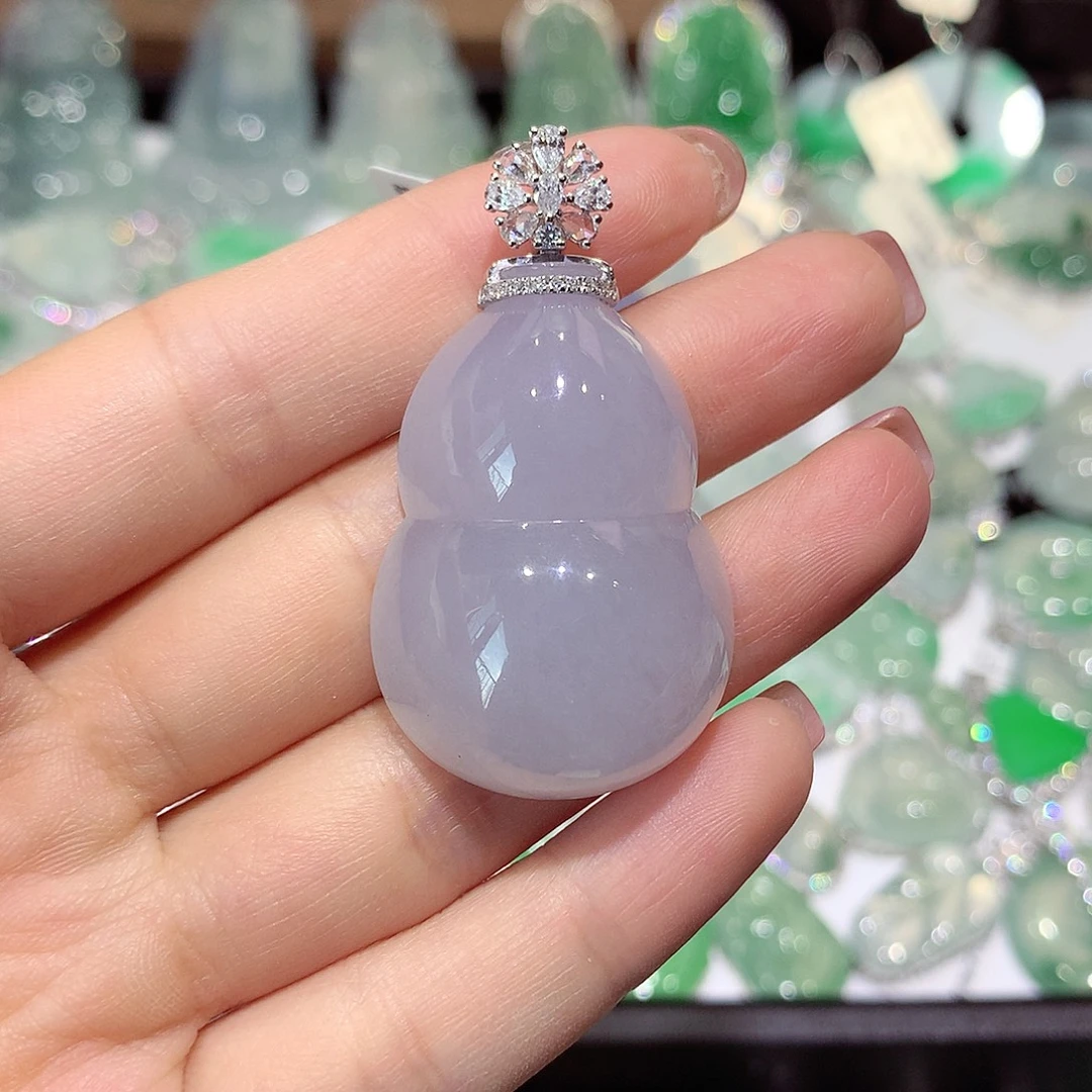 翡翠18K金镶嵌颈饰葫芦