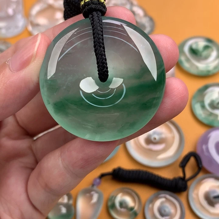 颈饰未镶嵌翡翠…..