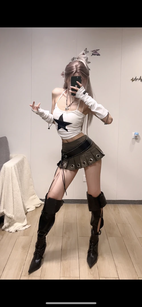 【Ann】“Y2K小野”辣妹挂脖白色星星上衣+酷野墨绿腰带半裙套装